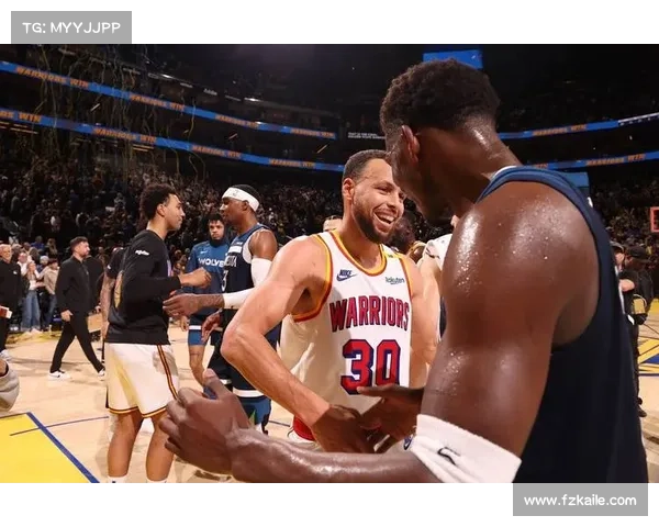 12日上午央视5强势直播，NBA常规赛西部火箭与湖人巅峰对